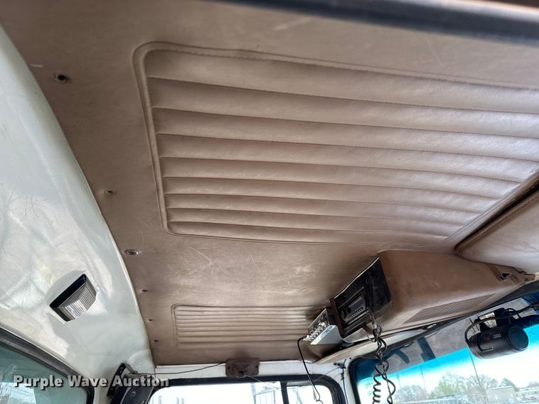 image for item NH9117 1997 Ford L9000 dump truck