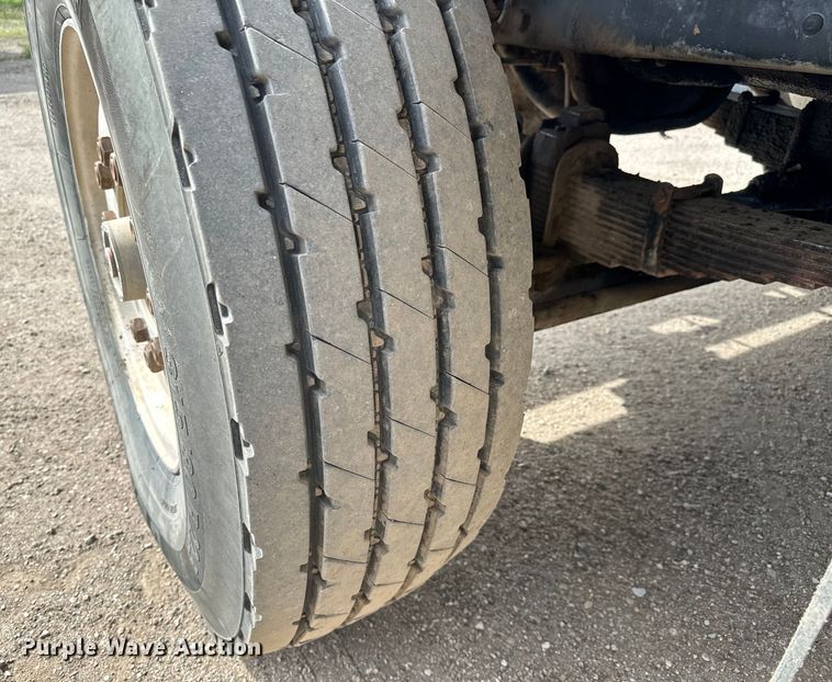 image for item NH9117 1997 Ford L9000 dump truck