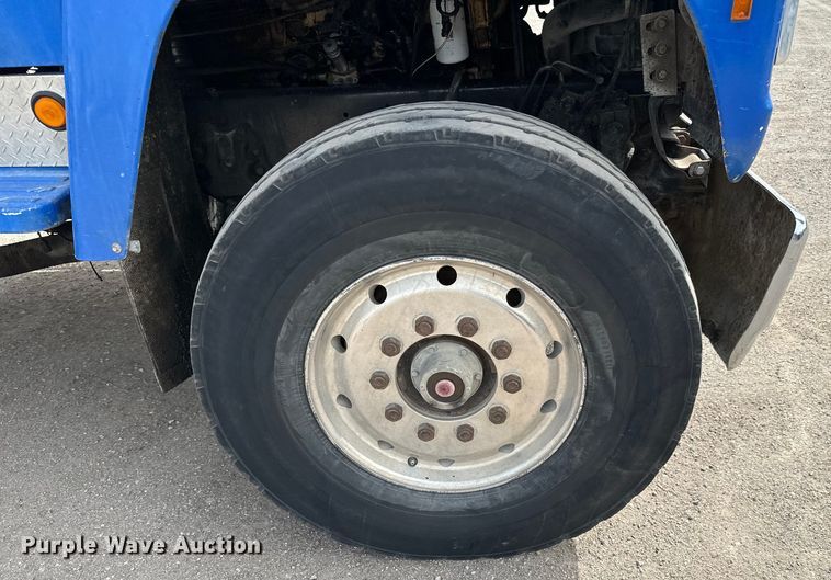 image for item NH9117 1997 Ford L9000 dump truck