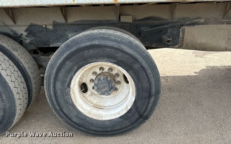 image for item NH9117 1997 Ford L9000 dump truck