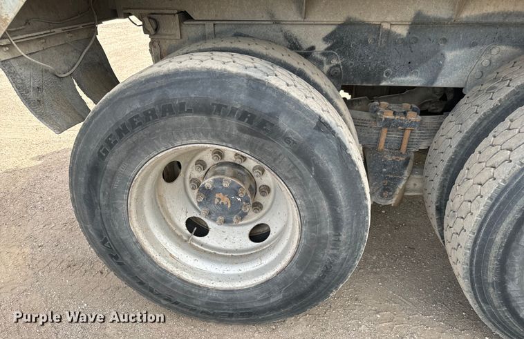 image for item NH9117 1997 Ford L9000 dump truck