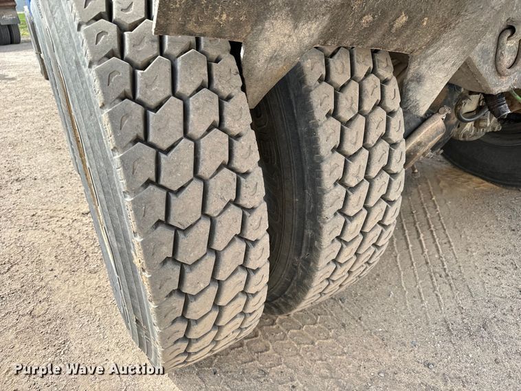 image for item NH9117 1997 Ford L9000 dump truck