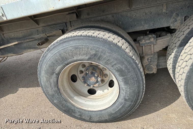 image for item NH9117 1997 Ford L9000 dump truck