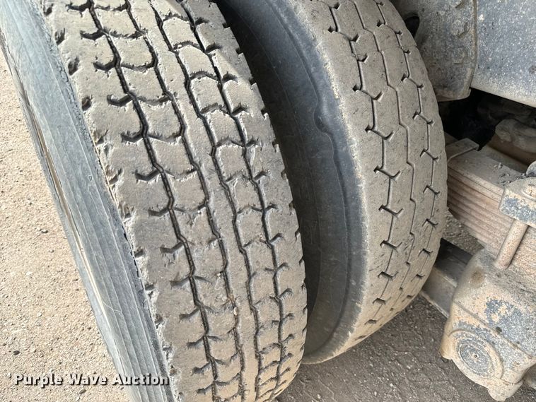 image for item NH9117 1997 Ford L9000 dump truck