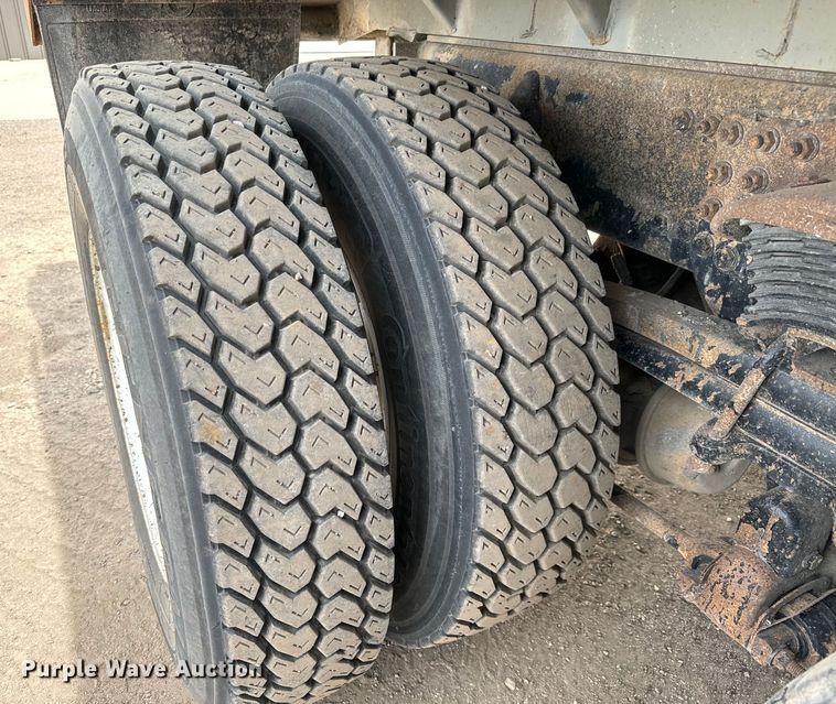 image for item NH9120 2007 Sterling L8500 dump truck