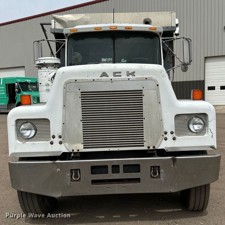 image for item NH9122 1987 Mack RS688LST dump truck