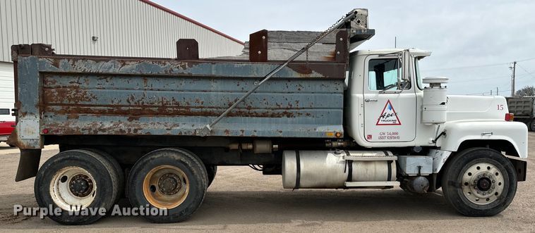 image for item NH9122 1987 Mack RS688LST dump truck