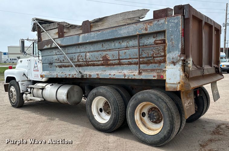 image for item NH9122 1987 Mack RS688LST dump truck