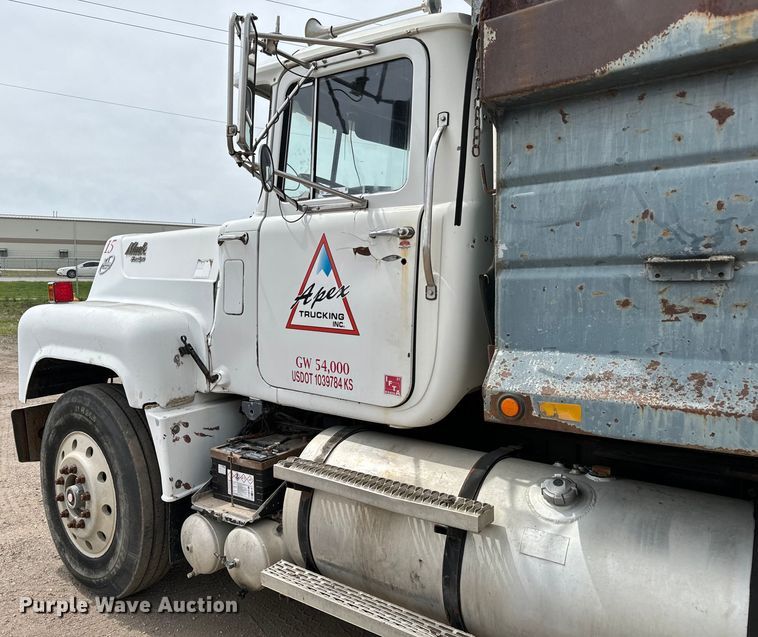 image for item NH9122 1987 Mack RS688LST dump truck