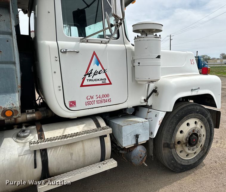 image for item NH9122 1987 Mack RS688LST dump truck