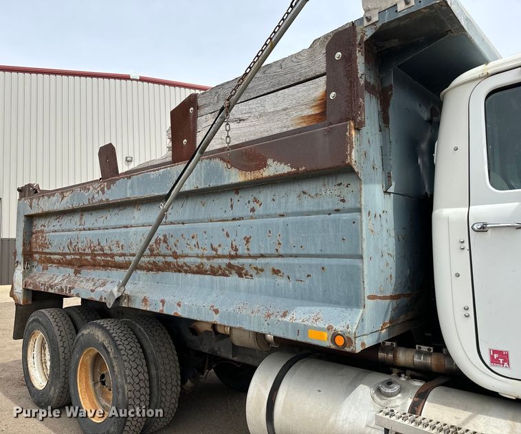image for item NH9122 1987 Mack RS688LST dump truck