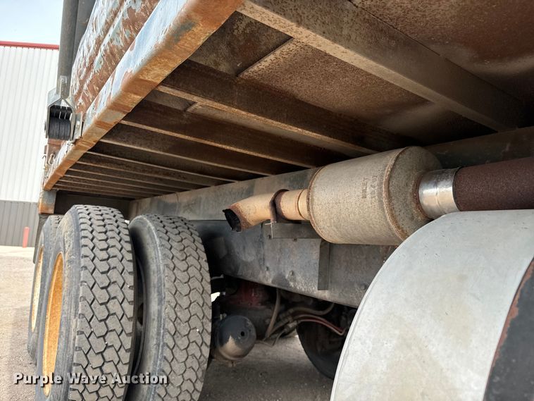 image for item NH9122 1987 Mack RS688LST dump truck