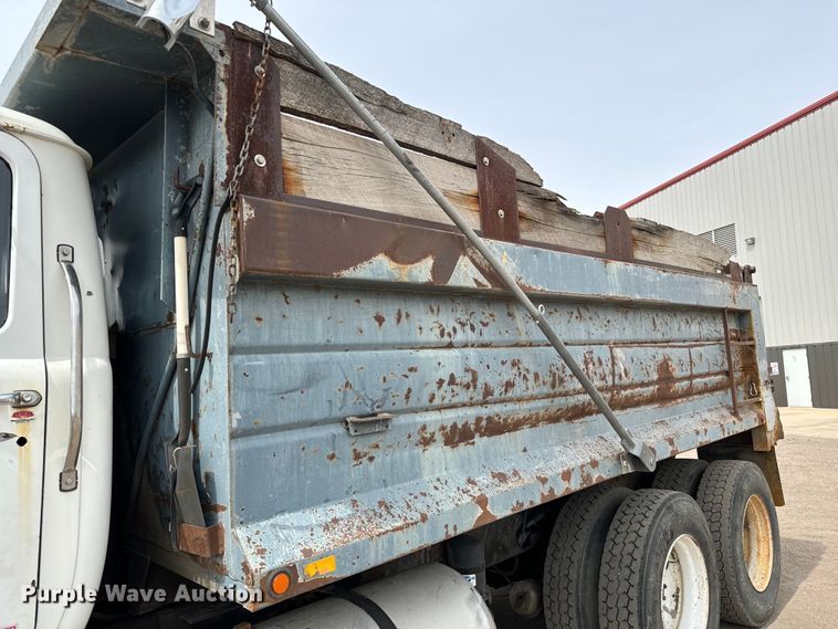 image for item NH9122 1987 Mack RS688LST dump truck