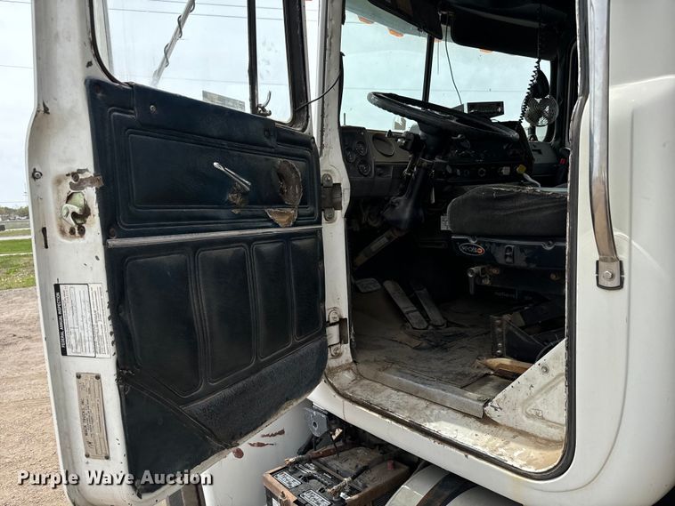 image for item NH9122 1987 Mack RS688LST dump truck