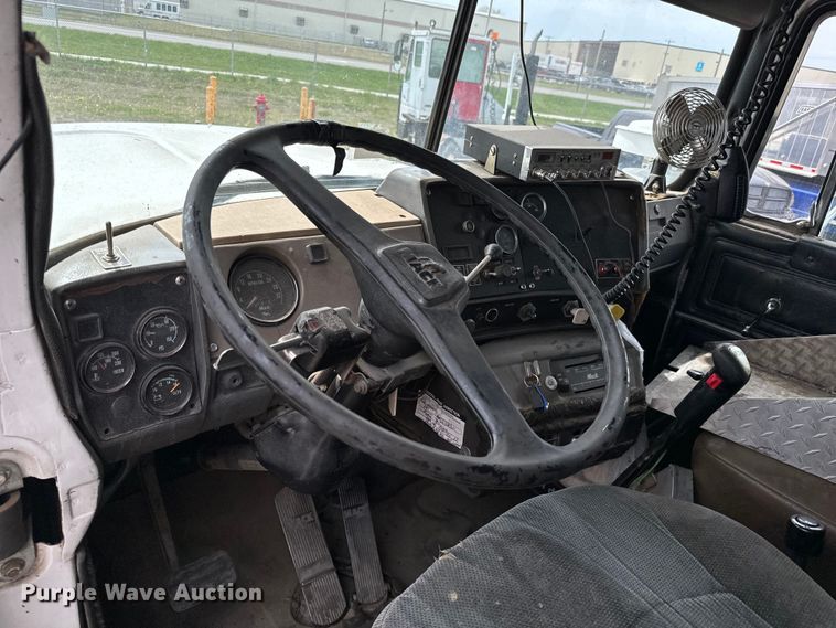 image for item NH9122 1987 Mack RS688LST dump truck