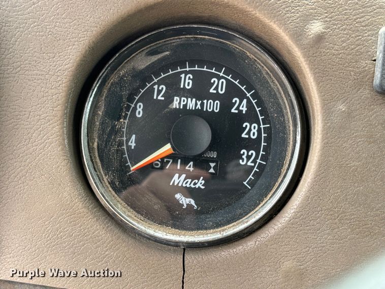 image for item NH9122 1987 Mack RS688LST dump truck