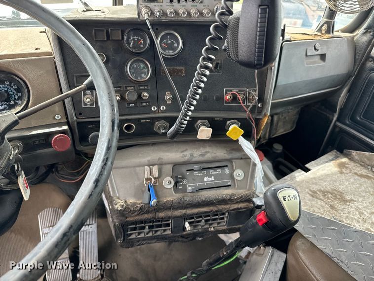 image for item NH9122 1987 Mack RS688LST dump truck