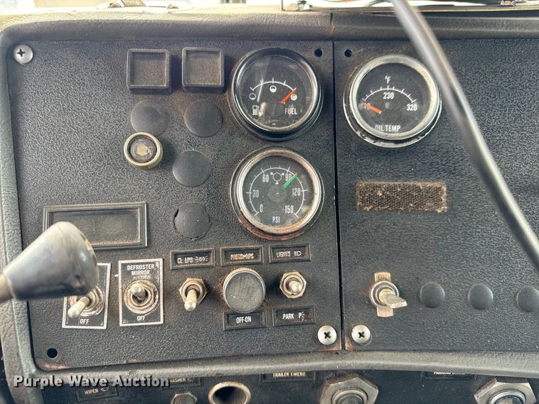 image for item NH9122 1987 Mack RS688LST dump truck