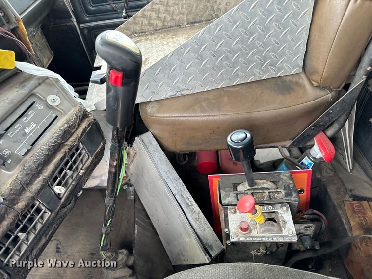 image for item NH9122 1987 Mack RS688LST dump truck