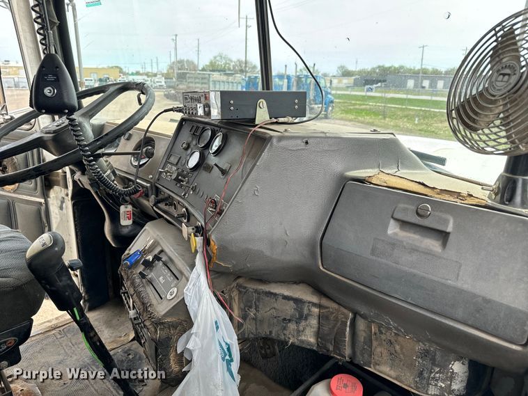 image for item NH9122 1987 Mack RS688LST dump truck