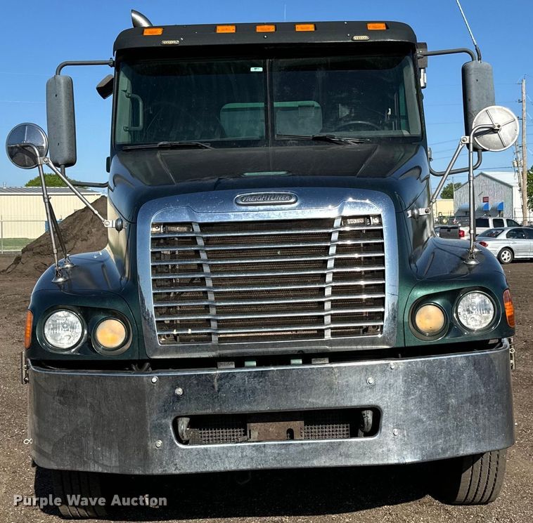 image for item NH9178 2005 Freightliner  Century Class S/T  dump truck