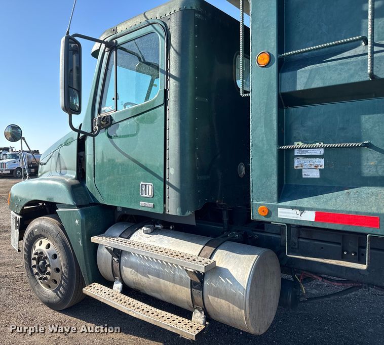 image for item NH9178 2005 Freightliner  Century Class S/T  dump truck