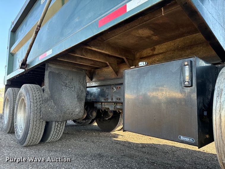 image for item NH9178 2005 Freightliner  Century Class S/T  dump truck