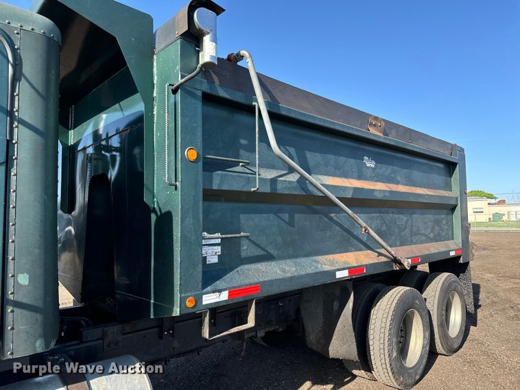 image for item NH9178 2005 Freightliner  Century Class S/T  dump truck