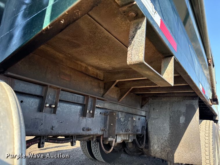 image for item NH9178 2005 Freightliner  Century Class S/T  dump truck