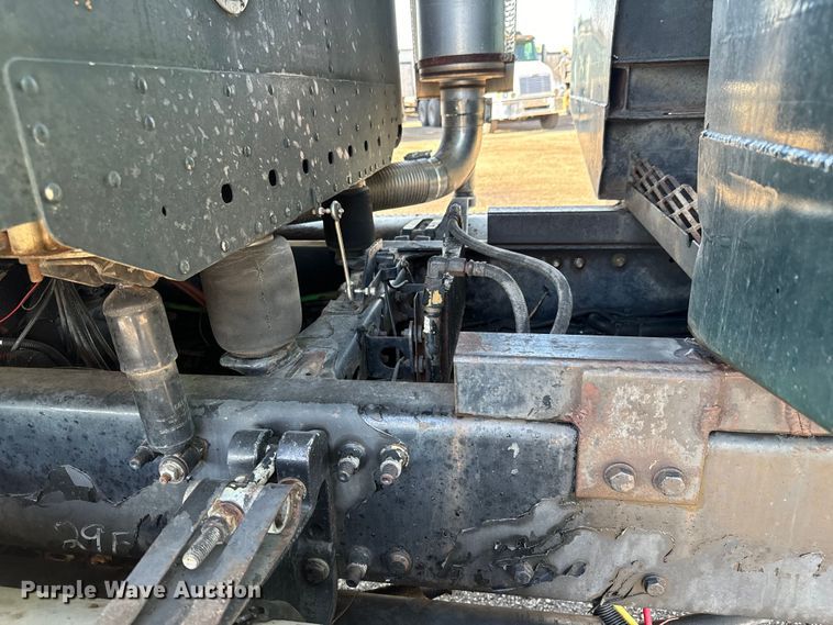 image for item NH9178 2005 Freightliner  Century Class S/T  dump truck