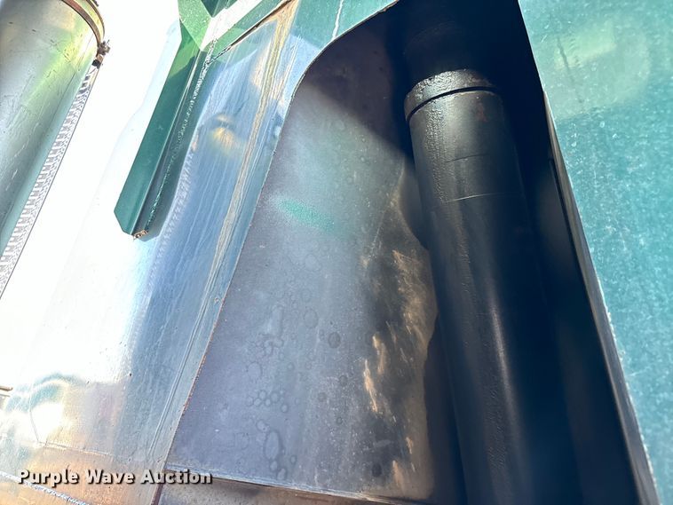 image for item NH9178 2005 Freightliner  Century Class S/T  dump truck