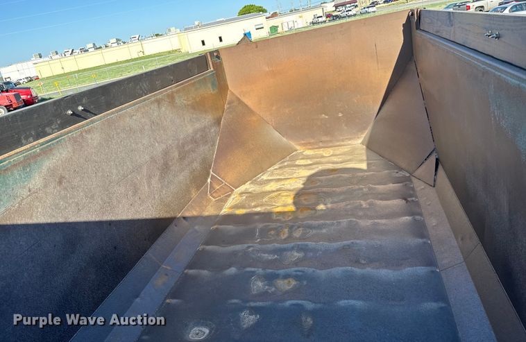 image for item NH9178 2005 Freightliner  Century Class S/T  dump truck