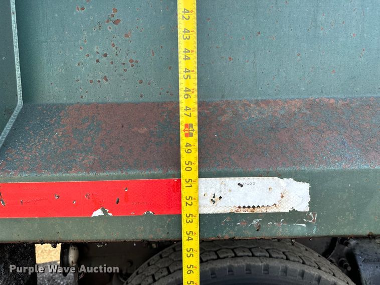 image for item NH9178 2005 Freightliner  Century Class S/T  dump truck