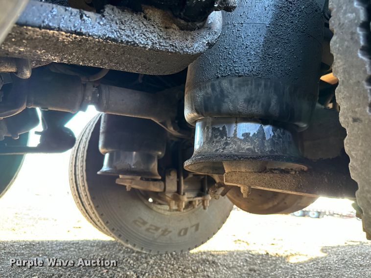 image for item NH9178 2005 Freightliner  Century Class S/T  dump truck