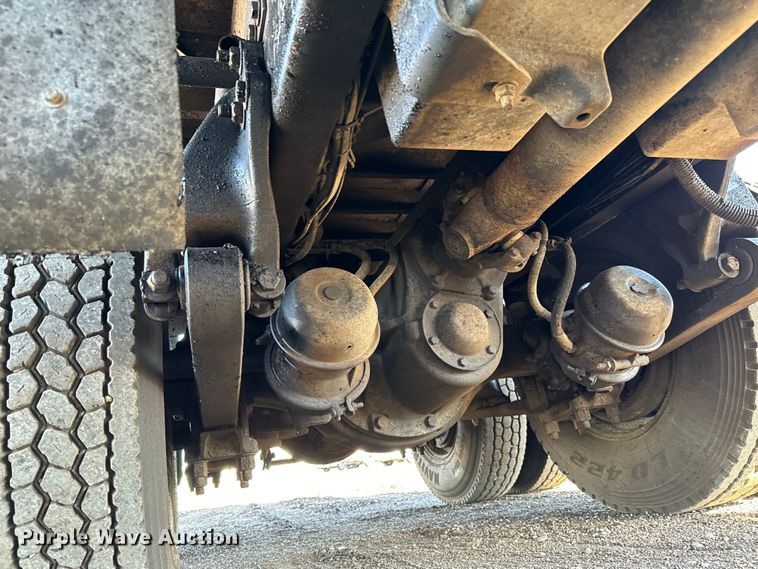 image for item NH9178 2005 Freightliner  Century Class S/T  dump truck