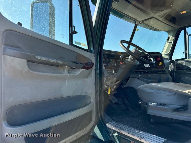 image for item NH9178 2005 Freightliner  Century Class S/T  dump truck