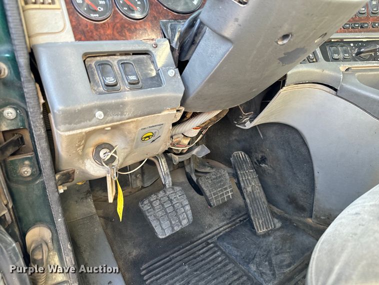 image for item NH9178 2005 Freightliner  Century Class S/T  dump truck