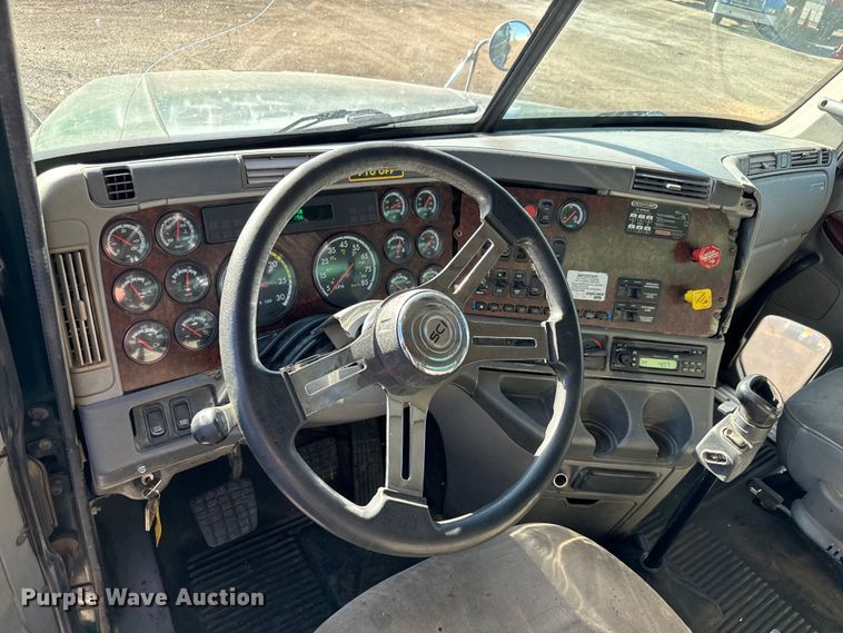 image for item NH9178 2005 Freightliner  Century Class S/T  dump truck