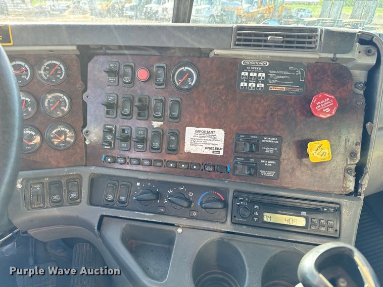 image for item NH9178 2005 Freightliner  Century Class S/T  dump truck