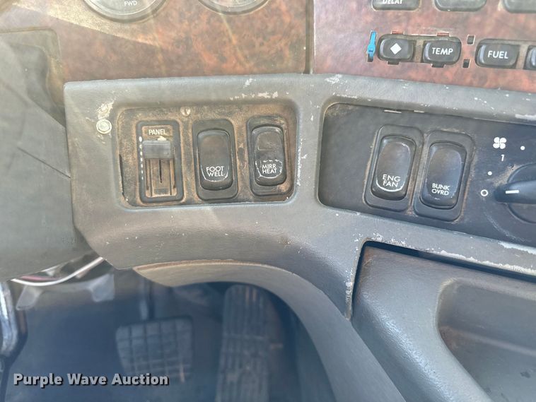 image for item NH9178 2005 Freightliner  Century Class S/T  dump truck