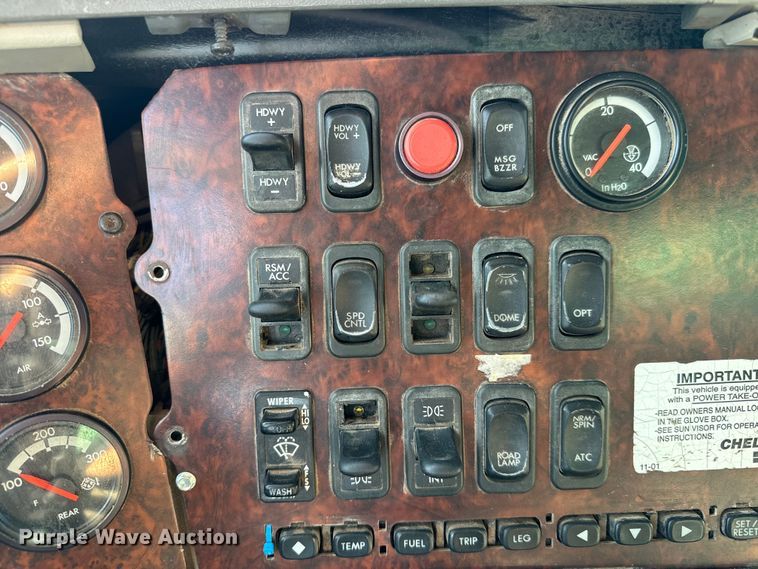 image for item NH9178 2005 Freightliner  Century Class S/T  dump truck