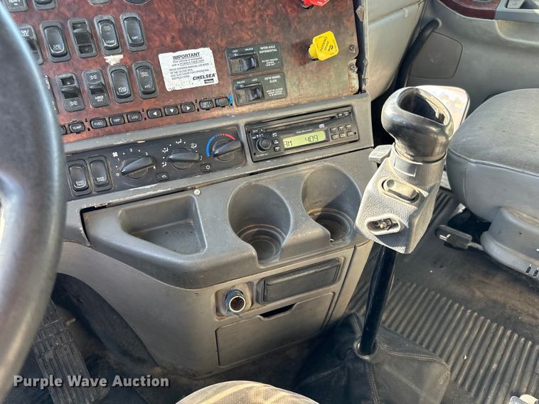 image for item NH9178 2005 Freightliner  Century Class S/T  dump truck