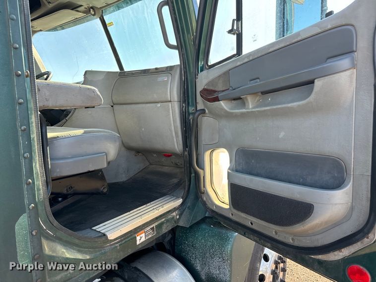 image for item NH9178 2005 Freightliner  Century Class S/T  dump truck