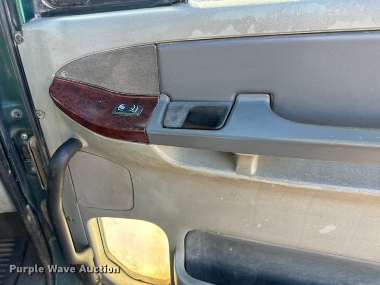 image for item NH9178 2005 Freightliner  Century Class S/T  dump truck