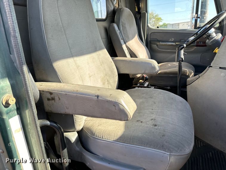 image for item NH9178 2005 Freightliner  Century Class S/T  dump truck