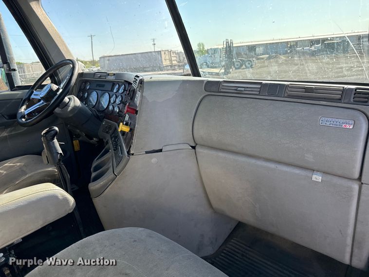 image for item NH9178 2005 Freightliner  Century Class S/T  dump truck