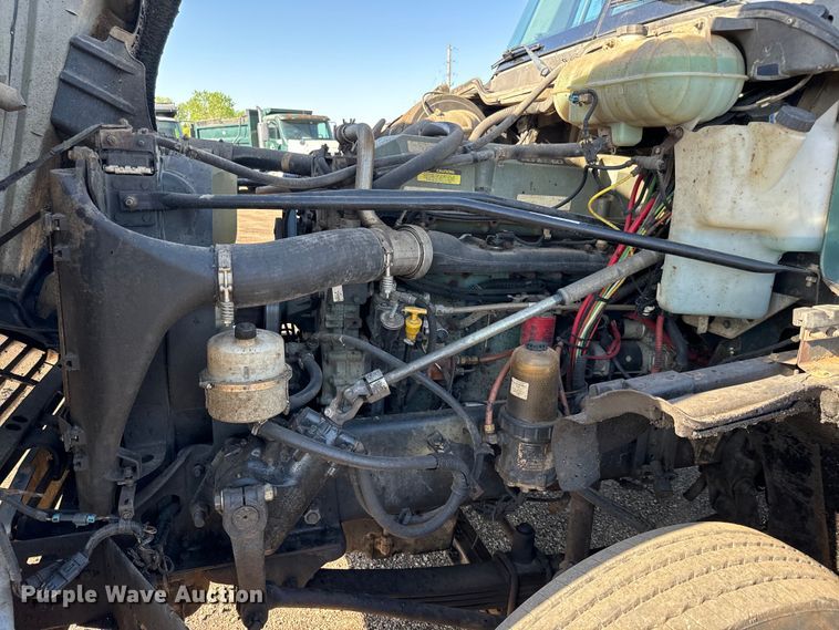 image for item NH9178 2005 Freightliner  Century Class S/T  dump truck