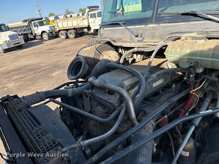 image for item NH9178 2005 Freightliner  Century Class S/T  dump truck