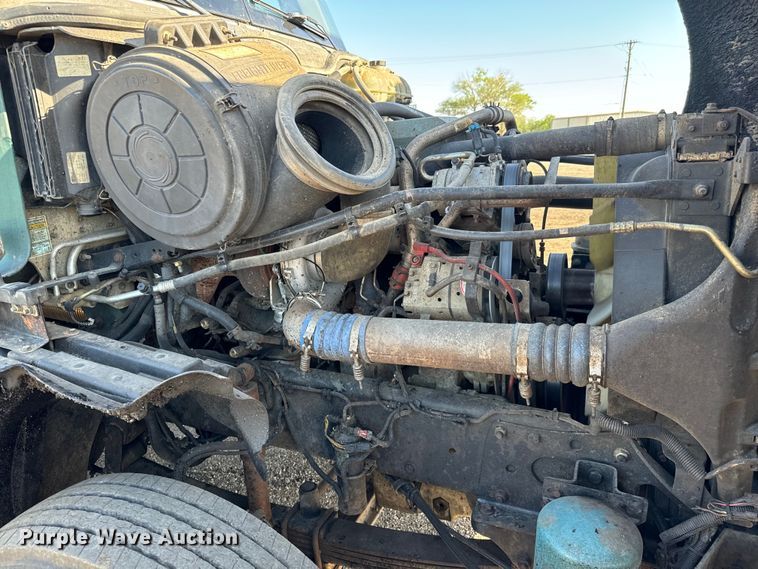 image for item NH9178 2005 Freightliner  Century Class S/T  dump truck