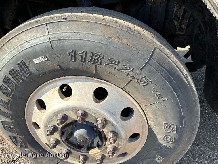 image for item NH9178 2005 Freightliner  Century Class S/T  dump truck